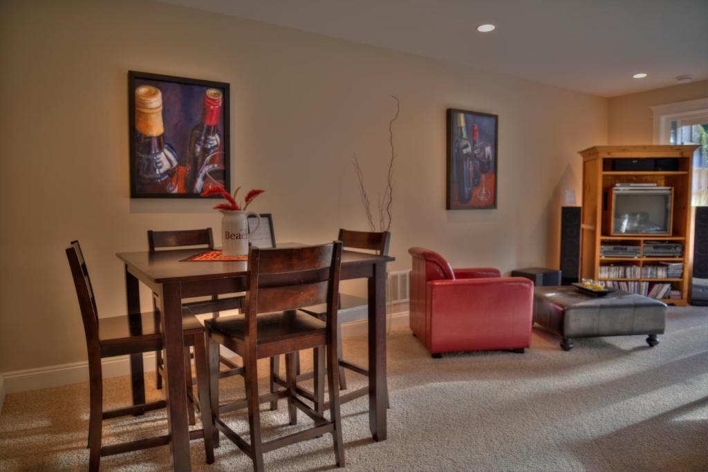Shawnigan Suite B & B 샤니건 레이크 객실 사진