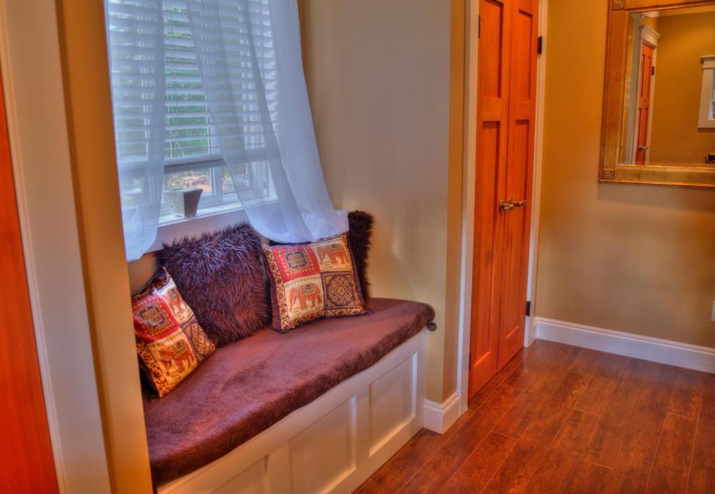 Shawnigan Suite B & B 샤니건 레이크 객실 사진